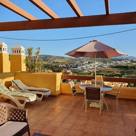 Seaview A Spectacular 3 Bed 3 Bathroom Penthouse مانيلفا المظهر الخارجي الصورة