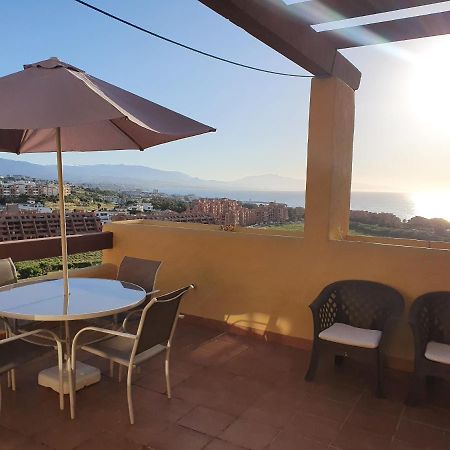 Seaview A Spectacular 3 Bed 3 Bathroom Penthouse مانيلفا المظهر الخارجي الصورة