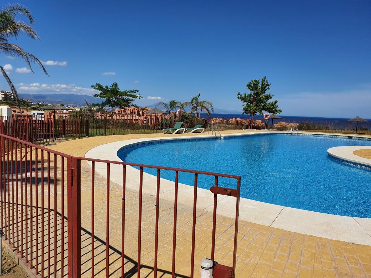 Seaview A Spectacular 3 Bed 3 Bathroom Penthouse مانيلفا المظهر الخارجي الصورة