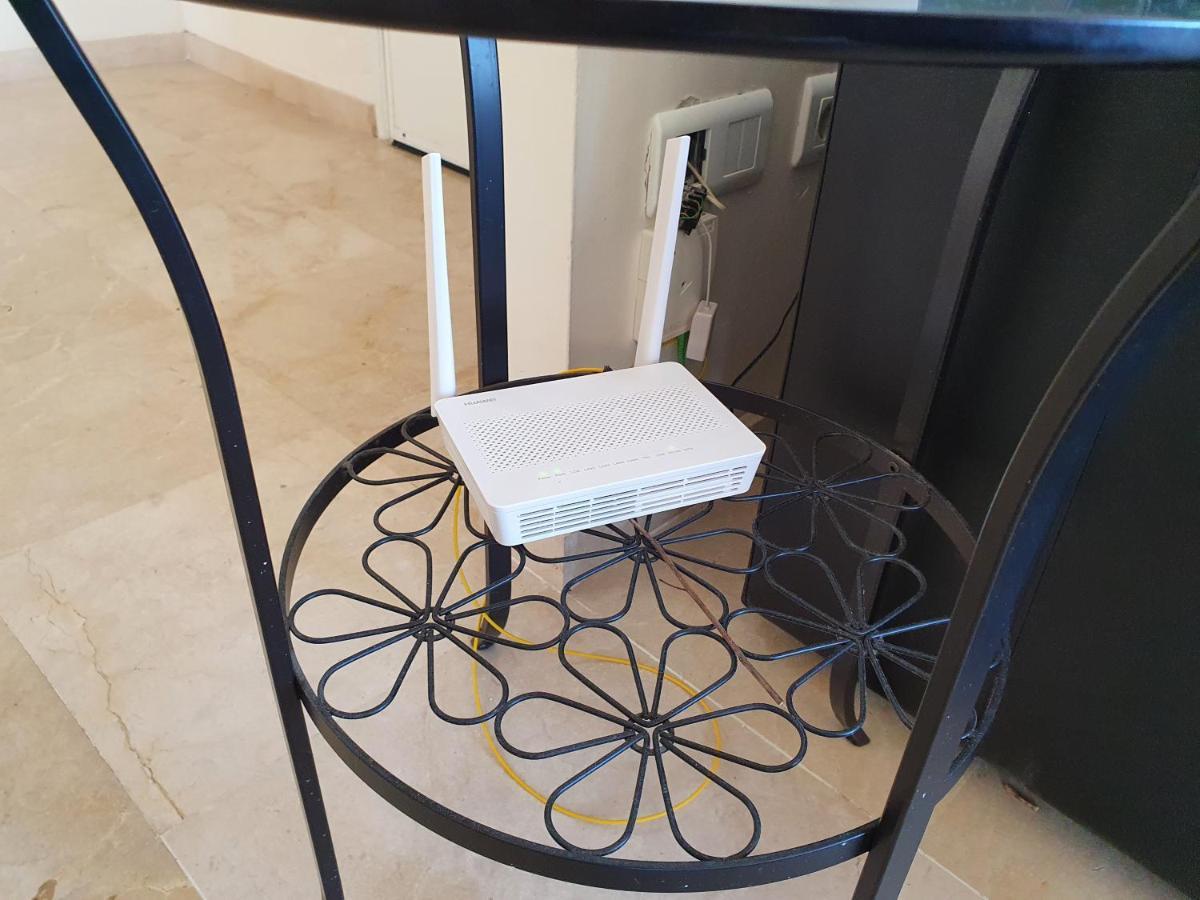 Seaview A Spectacular 3 Bed 3 Bathroom Penthouse مانيلفا المظهر الخارجي الصورة