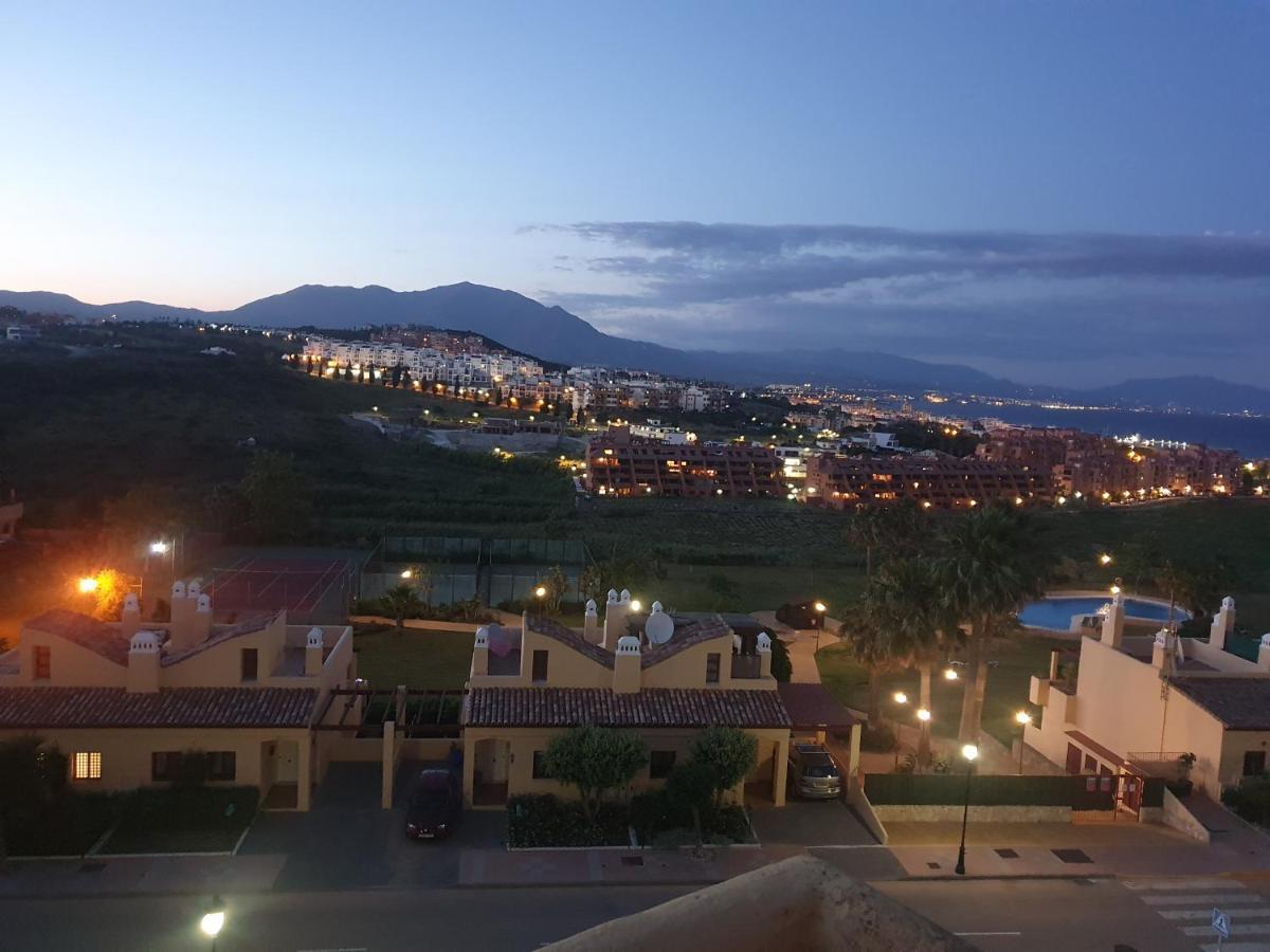 Seaview A Spectacular 3 Bed 3 Bathroom Penthouse مانيلفا المظهر الخارجي الصورة
